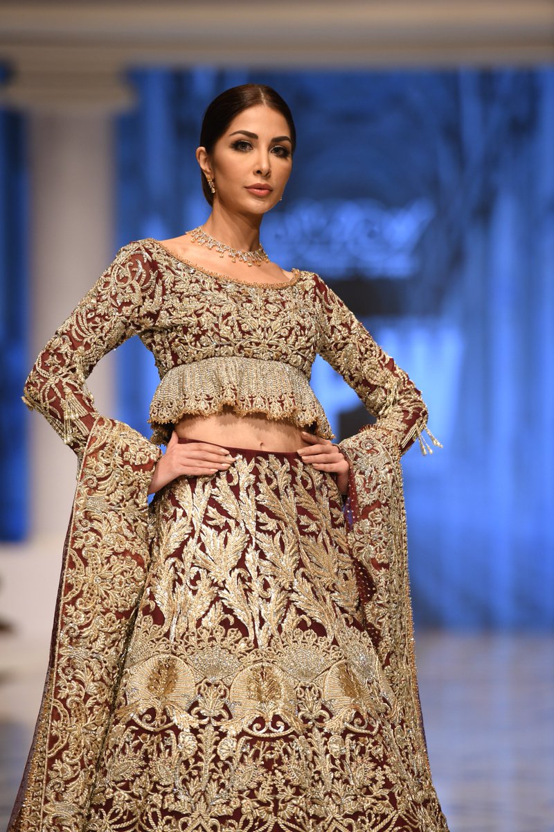 MediaSpringPk's tweet photo. #ThrowbackThursday @isadafkanwal walking for Sara Rohale Asghar at #FPW18 https://t.co/1BxOM4uXdg