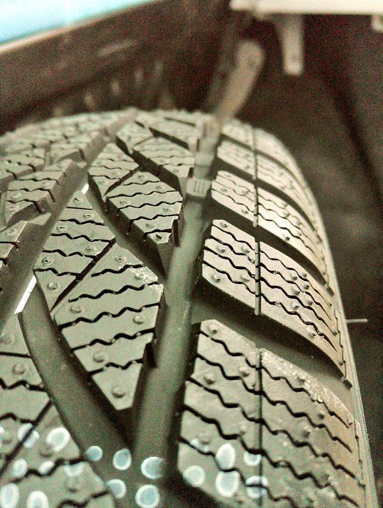 Firesnapper999's tweet photo. Family ππ fitted with Winter tyres. We only trust #ThreeMountainPeaks tyres 4 safety. In icy conditions you need 10x #SafetyCell distance 4 safe braking. NEVER trust your family's life to the legal min 1.6mm tread depth in β π§
Min:
β Winter 4mm
π Summer 3mm
#Drive2Arrive https://t.co/jKezeG2IHn