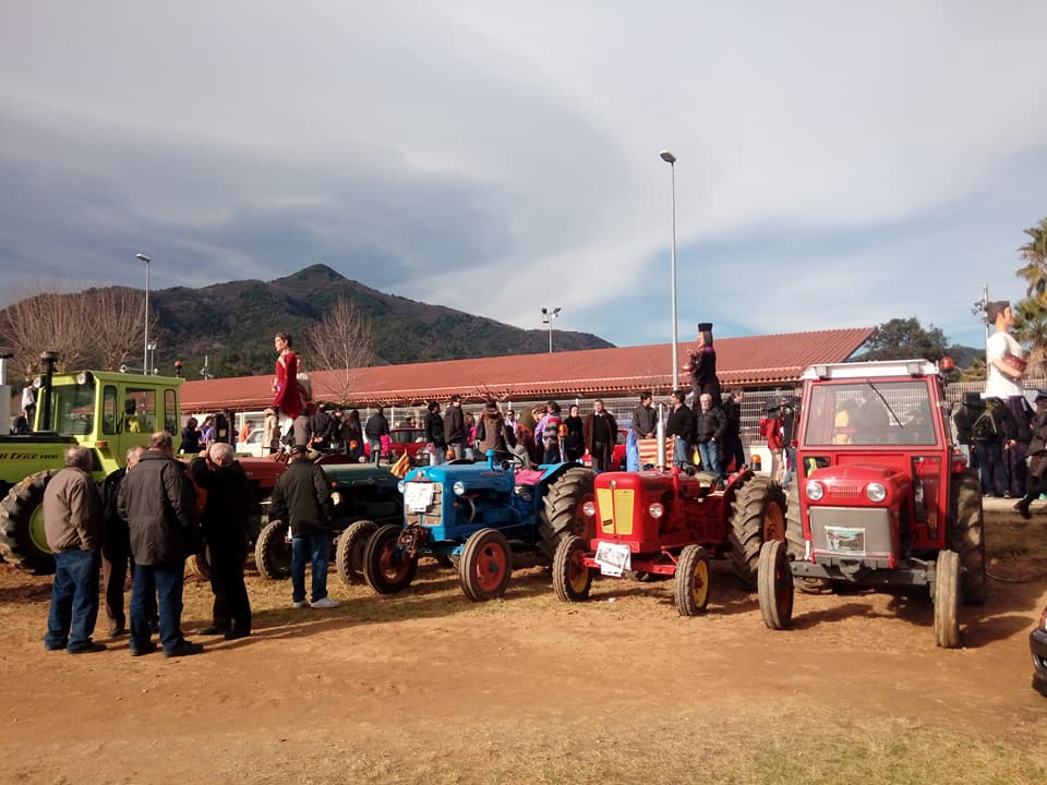 AjuntAngles's tweet photo. Diumenge 20 al matí al Barri de Cuc, vine a veure els cotxes clàssics, scooters i motos antigues, customitzades, etc. #SantAntoni2019
 https://t.co/ebPZGd6vB5 https://t.co/LVW6enJscZ