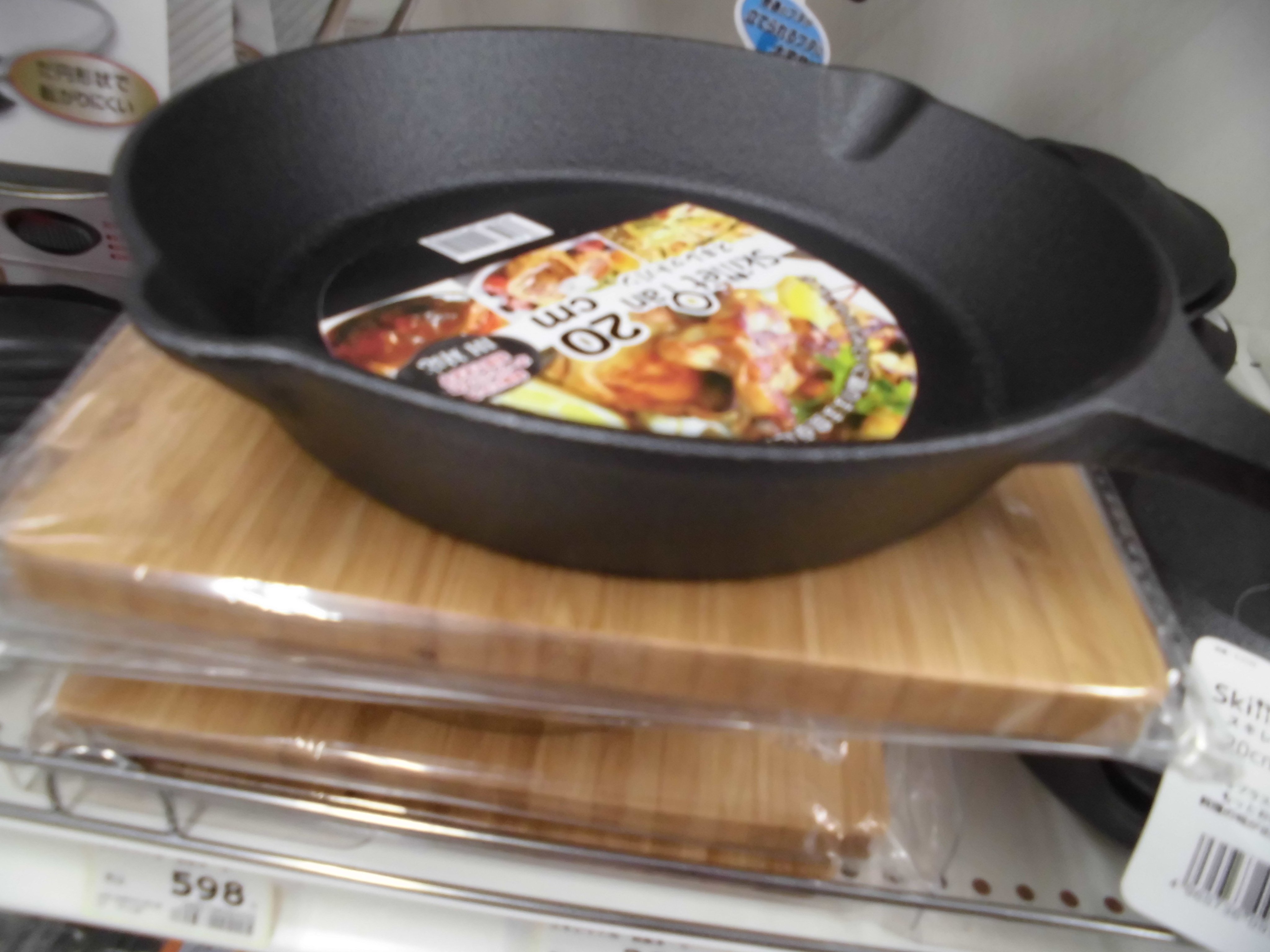 うさ ニトリでスキレット用のハンドルカバーを購入 これで準備万端です 鍋敷きはニトリの方が安いね あぁ 失敗 T Co Hycw4ga2oe Twitter