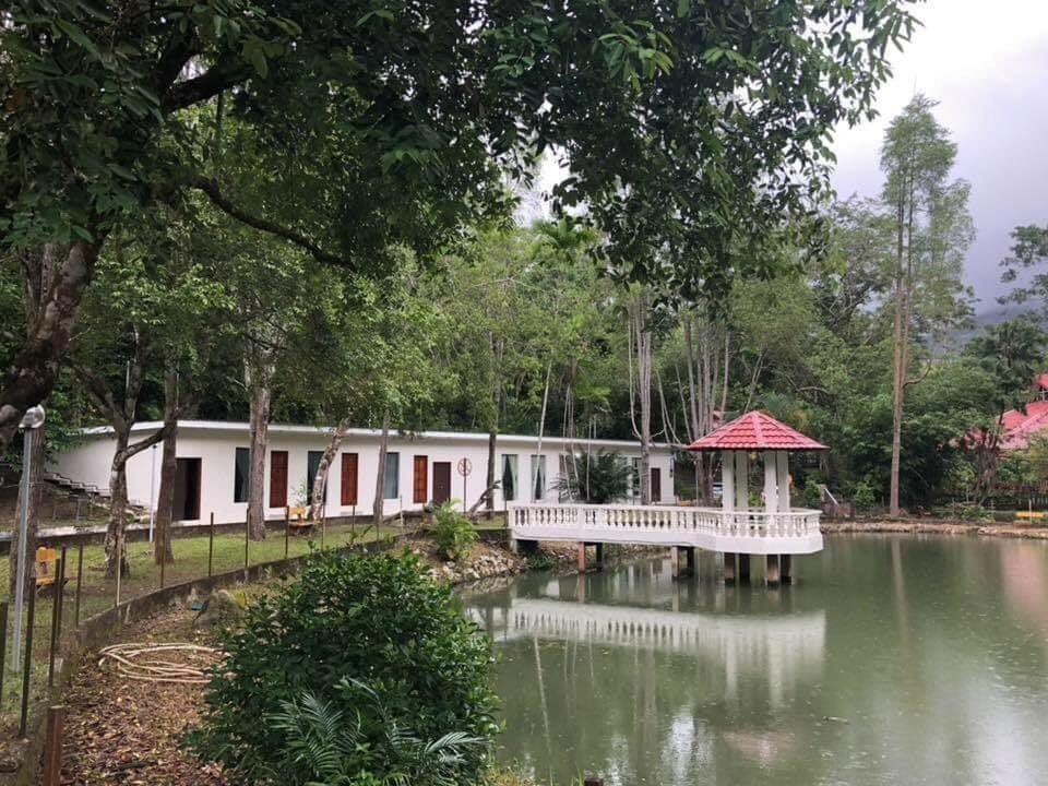 OhOrangKata's tweet photo. •OrangKataCuti•
Di Penang! 😍 Nice nampak sonok tenang je. Boleh lah free2 dtg sini bawa ksygn. Onz beb! Nak ajak siapa 🥳🥳
#OrangKata
•
Ini adalah thread 👐🏻
•
📌 Eco Capsule Resort Taman Rimba, Telok Bahang 🌴🌴 https://t.co/UW0gyjgmh8