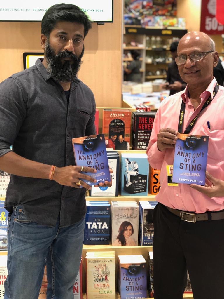 patel_bhupen's tweet image. Might be my first book but definitely not his 😊 Met 69 year old Srikant Manjrekar at @crossword_book #KempsCorner who has been selling books for almost 5 decades and knows almost one lakh books like the back of his hand! #HatsOff #bookslove @HumansOfBombay @PenguinIndia