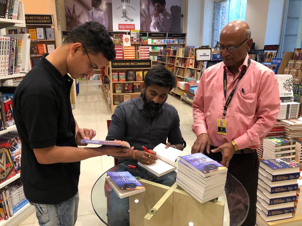 patel_bhupen's tweet image. Might be my first book but definitely not his 😊 Met 69 year old Srikant Manjrekar at @crossword_book #KempsCorner who has been selling books for almost 5 decades and knows almost one lakh books like the back of his hand! #HatsOff #bookslove @HumansOfBombay @PenguinIndia
