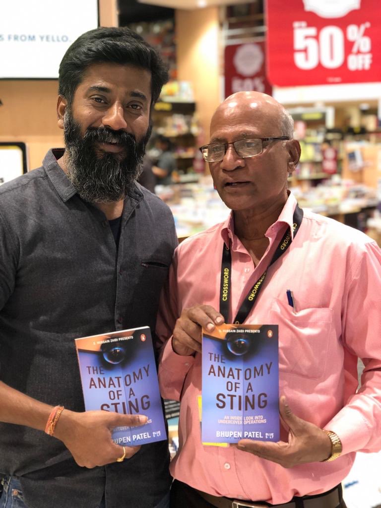 patel_bhupen's tweet image. Might be my first book but definitely not his 😊 Met 69 year old Srikant Manjrekar at @crossword_book #KempsCorner who has been selling books for almost 5 decades and knows almost one lakh books like the back of his hand! #HatsOff #bookslove @HumansOfBombay @PenguinIndia