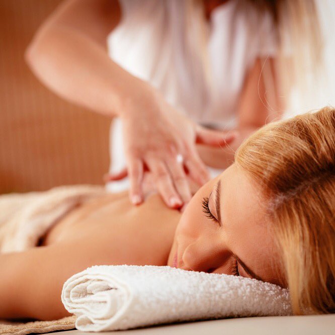 PriorityMassage's tweet photo. Got the Cool-Weather Blues? ❄️
We’ve got you covered. Massage, that incorporates #acupressure, helps promote the release of #endorphins, which can reduce #pain and cause feelings of euphoria that can last up to 48 hours. 💆‍♂️ The #winterblues don’t have to get the best of you. https://t.co/TLovlSnDY8