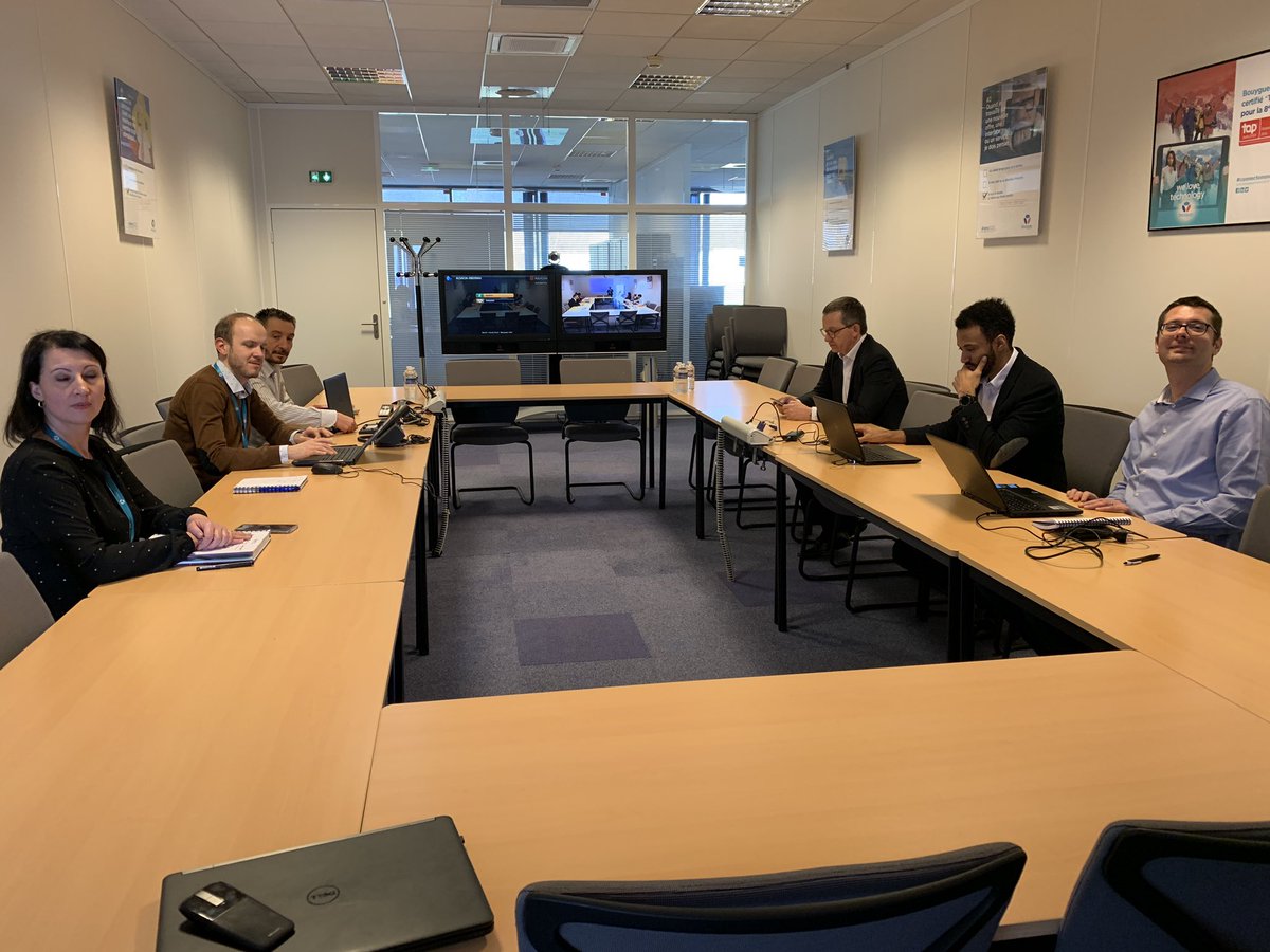 aspro42's tweet photo. @team_gfc ateliers sur les traitements asynchrones, bon brainstorm! https://t.co/5pmrkAqWu8