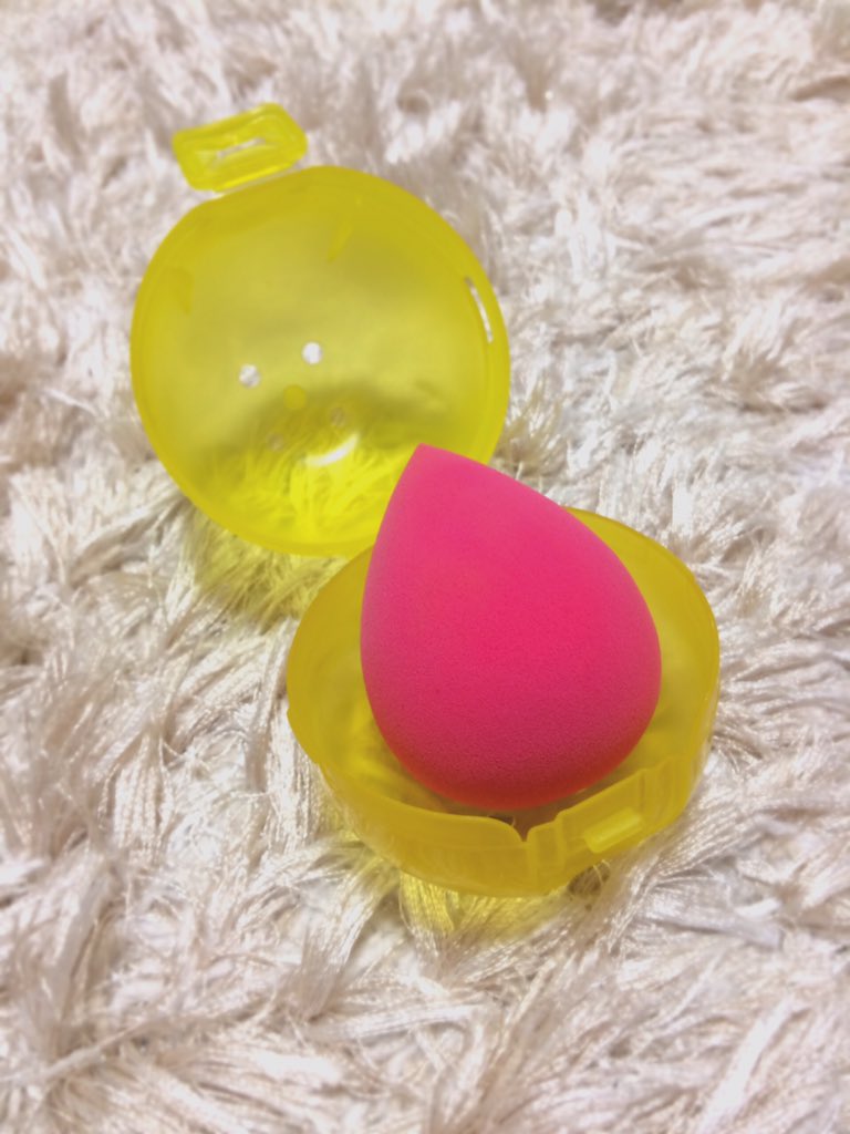 ぽち メイク用の立体スポンジ 3dパフ って持ち運びに困ってたけど Youtubeか何かで韓国の女の子がガチャガチャの ケースに入れてるの見ていいなと思った 穴があいてるから通気性もよくて 濡らして使うスポンジにはぴったり ポーチの中身 コスメ ぽち メイク用の立体スポンジ 3dパフ って持ち運びに困ってたけど Youtubeか何かで韓国の女の子がガチャガチャの ケースに入れてるの見ていいなと思った 穴があいてるから通気性もよくて 濡らして使うスポンジにはぴったり ポーチの中身 コスメ