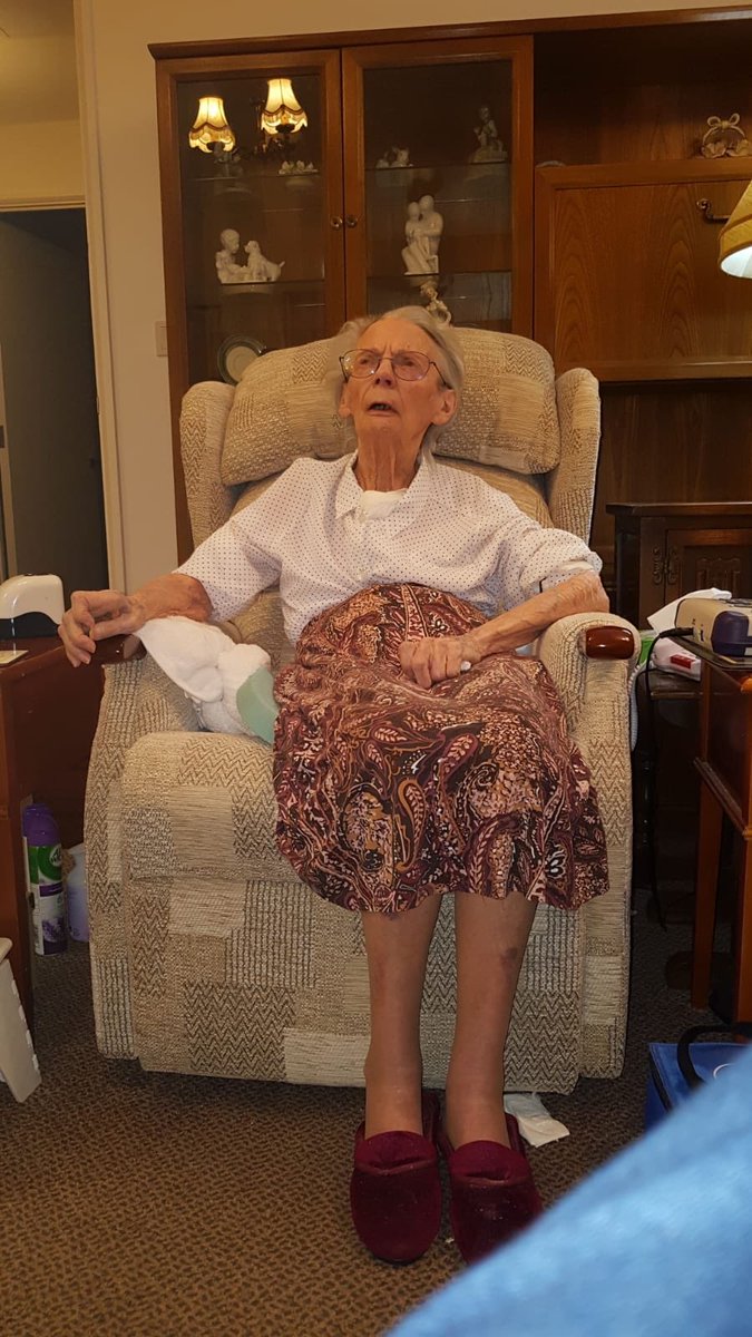 RAF_Cosford's tweet photo. Please R/T. There will be a service at Telford Crematorium for Victor (VJ) &amp; Edna Barnett on Tue 22 Jan at 10.00 am. VJ was a radar technician on 617 Sqn and Edna was a WAAF air traffic controller. They died within 10 days of each other and have no surviving family. https://t.co/FQvDGzlwfb