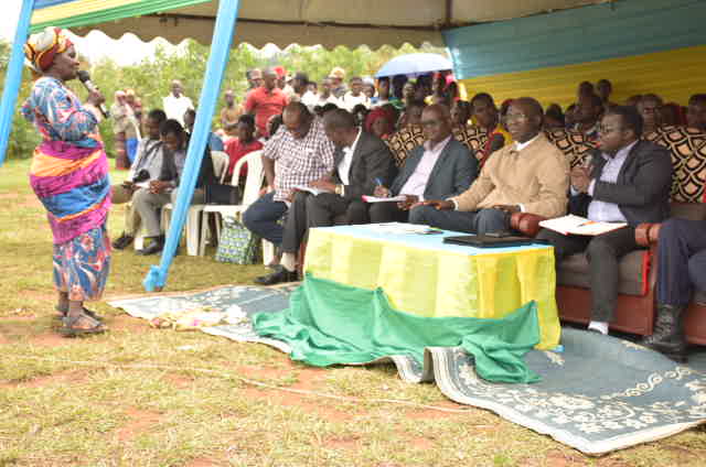 RwandaOmbudsman's tweet photo. Today 17th January The Anti-#injustice campaign goes on in other 5 Sectors (26cells).
Citizens of #Rusenge Sector are presenting their complaints to the Chief Ombudsman @amurekezi https://t.co/dlStrUdPoz