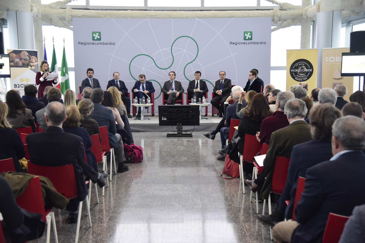 FontanaPres's tweet photo. Apprezzo e mi piacciono un po' tutti i formaggi lombardi, ma - lo confesso - il mio preferito è il #Taleggio.
🧀 @progetto_forme
#RegioneLombardia #Lombardia #progettoFORME
(2/2) https://t.co/WGgdx4qH5R