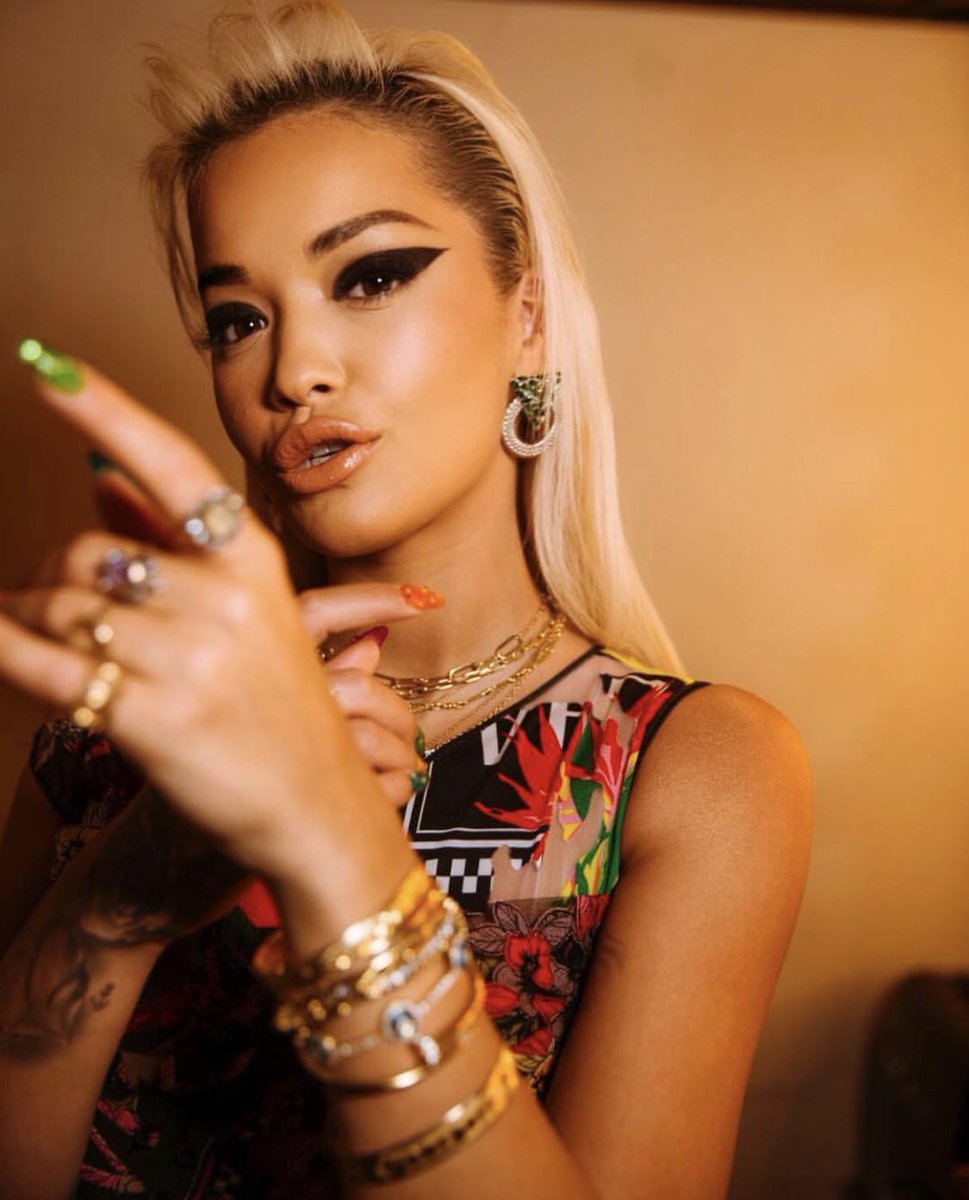RitaOra's tweet photo. Backstage at @FallonTonight https://t.co/Mw2MCfPd9W