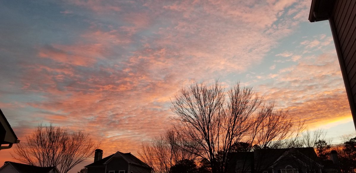MadeInGwinnett's tweet photo. Thankful for another day! #sunrise #MadeInGrayson #MadeInGA https://t.co/n9S1bQt3fF