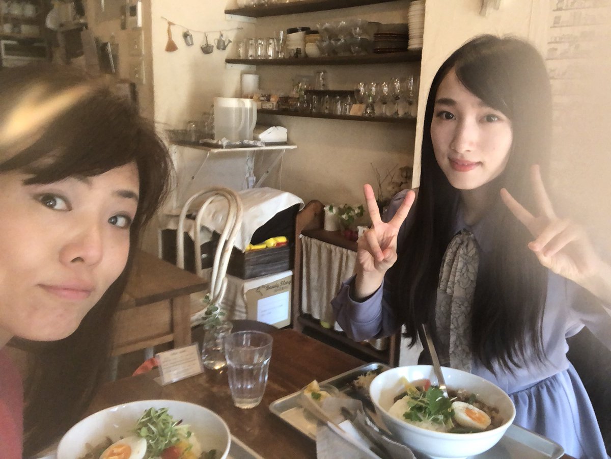 #神社エール で共演した #田中菜々 ちゃんと大好きな #BOWLScafe
でランチしました(๑>◡<๑)
ななちゃんの可愛さに癒されました💓
11月振りに会うから近況報告からお互いの次回公演の話まで話が尽きない♫
菜々ちゃんの次の舞台は #ことのはBOX さん。私も頑張ろう‼️
