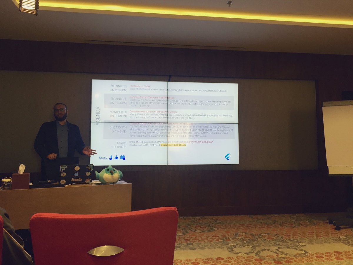 __nawalhmw's tweet image. @dahabdev giving his awesome Flutter Study Jam🤩!!!

#Flutter #FlutterBus #StudyJamMENA #GCDCSaudi