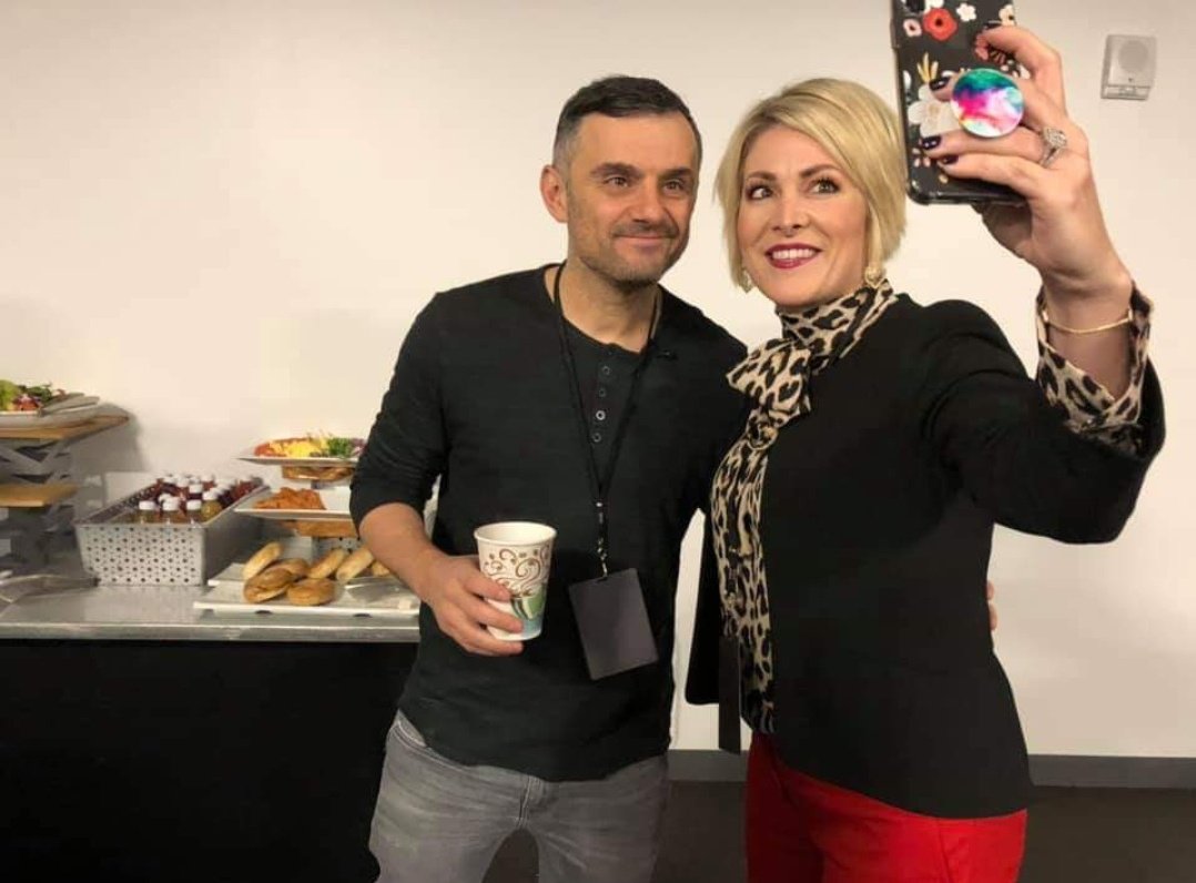 Way to #beamazing <a href="/garyvee/">Gary Vaynerchuk</a> &amp; <a href="/ChelseaPeitz/">Chelsea Peitz</a> you both ROCK!!