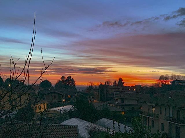 Jsm121063's tweet photo. Reposting @gloriasini:
First #sunset of the year.
#sunset #suninoureyes #sky #colors #photooftheday #gramoftheday #picoftheday #painting #nofilter #nofilterneeded #magic #naturephotography #landscapephotography #landscape #instalike #instafollow #instagramaddicted #green #cloudy https://t.co/cgsrZji34O