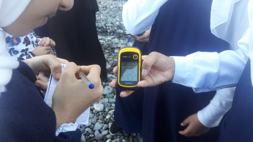 فريق GLOBE بمدرسة علاية فدا في رحله علميه وتطبيق ادوات البرنامج وذلك في وادي الخاضه التابع لولاية الرستاق...