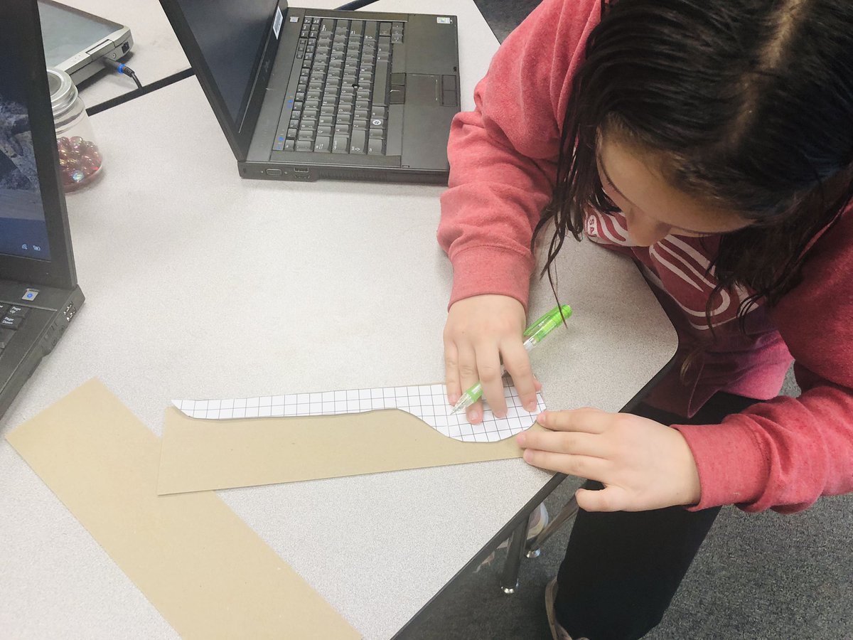 leone_mrs's tweet image. Creating turbine blades from their template designs. #kidwindchallenge @KidWind_Project @centrevillees1 #greenteam #OurCes