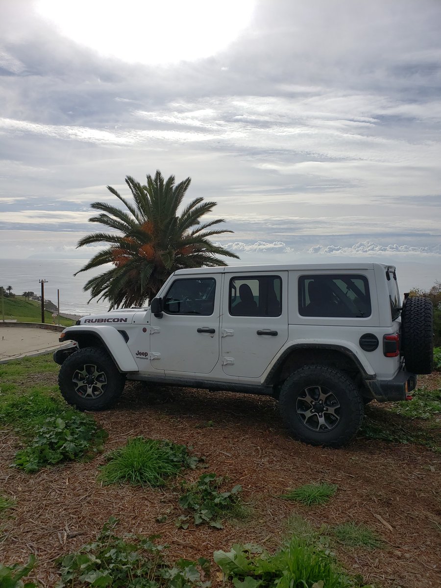 I had to wait a little to put the  lift and 37s on the @Jeep but it should all be done  before #KOH #KingofTheHammers @KingoftheHammer #Jeeplife @THEJeepMafia #itsaJeepthing #Jeepfamily