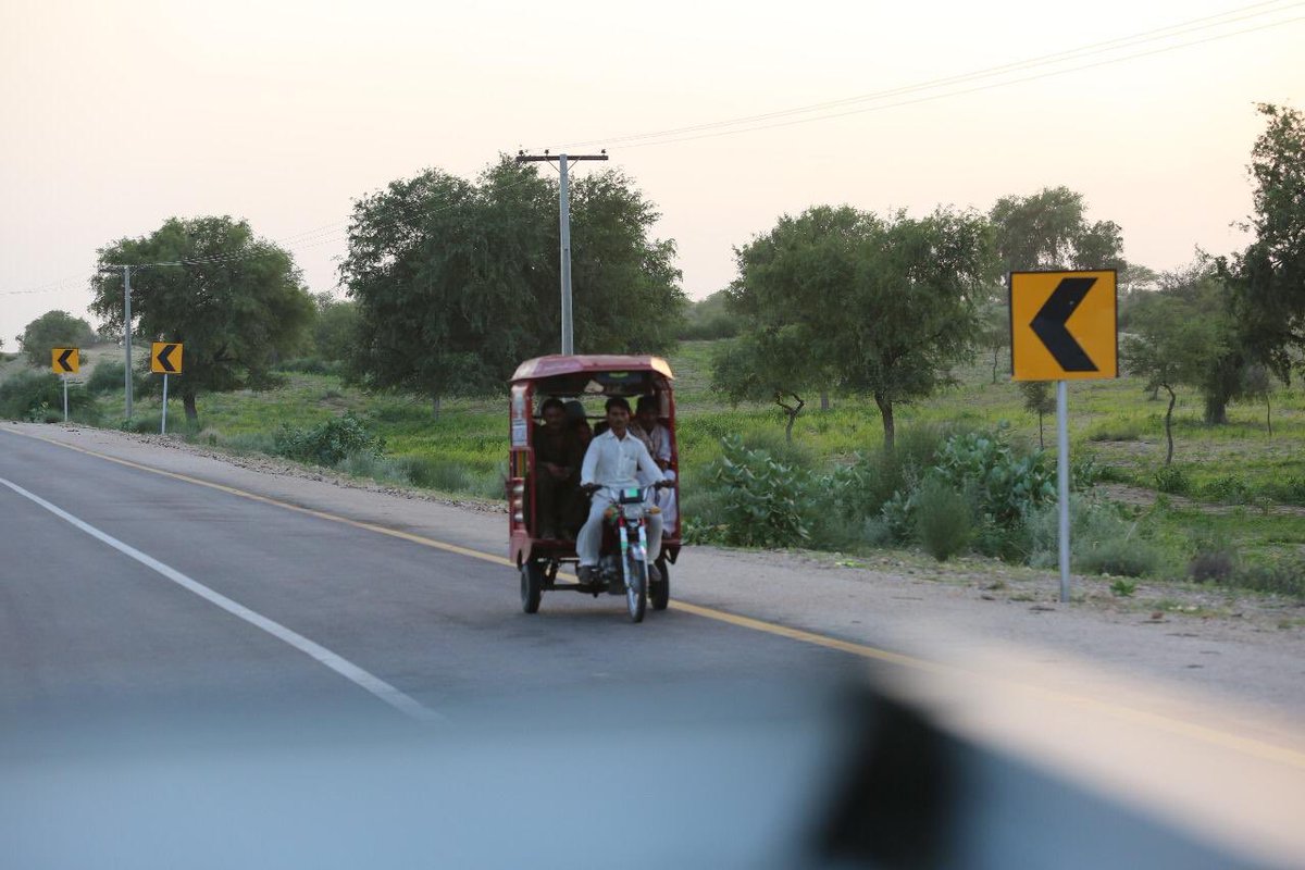 BakhtawarBZ's tweet photo. This is what Uturn social media team have photoshopped. And for all the channels running PTI Photoshop picture &amp; maligning PPP Thar we very much have legal grounds to take action ✌️#BasicResearch #WillTakeYouALongWay #IllEvenPayForThePetrol #VisitThar https://t.co/6LN7yL1mhr