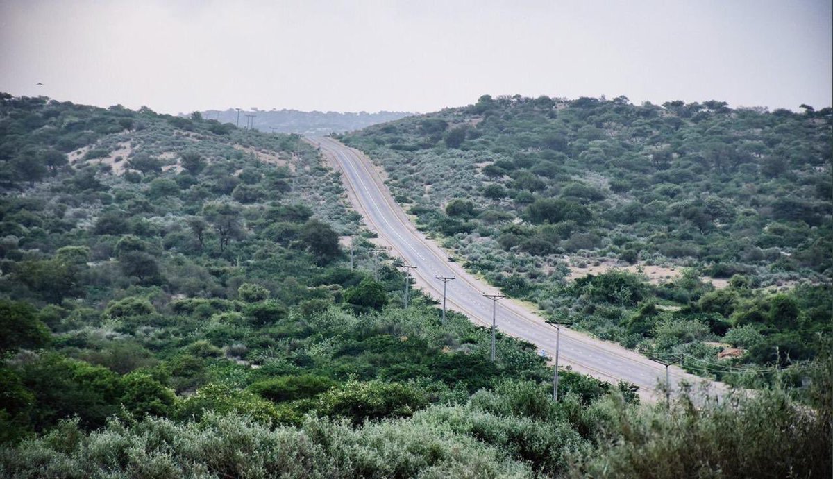 BakhtawarBZ's tweet photo. This is what Uturn social media team have photoshopped. And for all the channels running PTI Photoshop picture &amp; maligning PPP Thar we very much have legal grounds to take action ✌️#BasicResearch #WillTakeYouALongWay #IllEvenPayForThePetrol #VisitThar https://t.co/6LN7yL1mhr