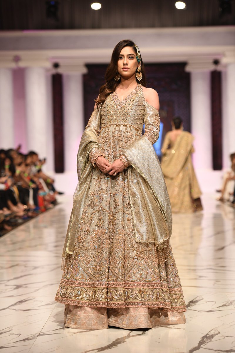 MediaSpringPk's tweet photo. A Throwback to #FPW18, @nooraybhatti walking for @WardhaSaleemPK #ThrowbackThursday https://t.co/5hpULJyjy6