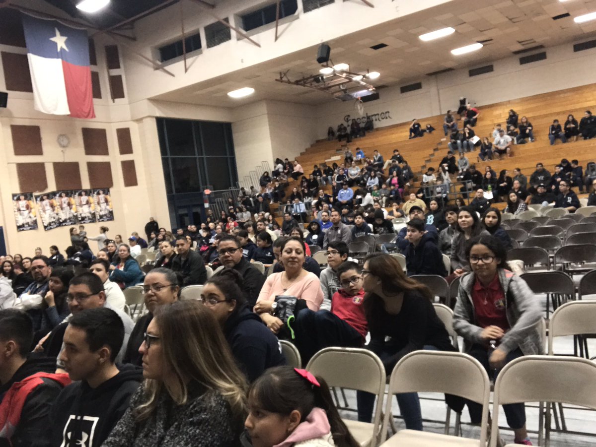 Club/Organization Showcase and Mariachis performance at Del Valle HS before HB5 Presentation!  Always going above and beyond @Acuna008 and faculty/staff!  Love our Del Valle Community!  #OFOD #THEDISRICT #THEBEST #HB5Night