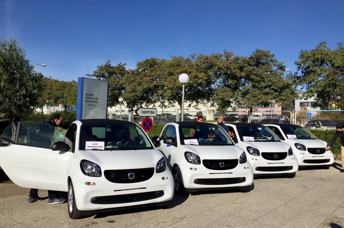 Educación invierte 235 mil euros en seis coches eléctricos y tres tractores agrícolas para los centros