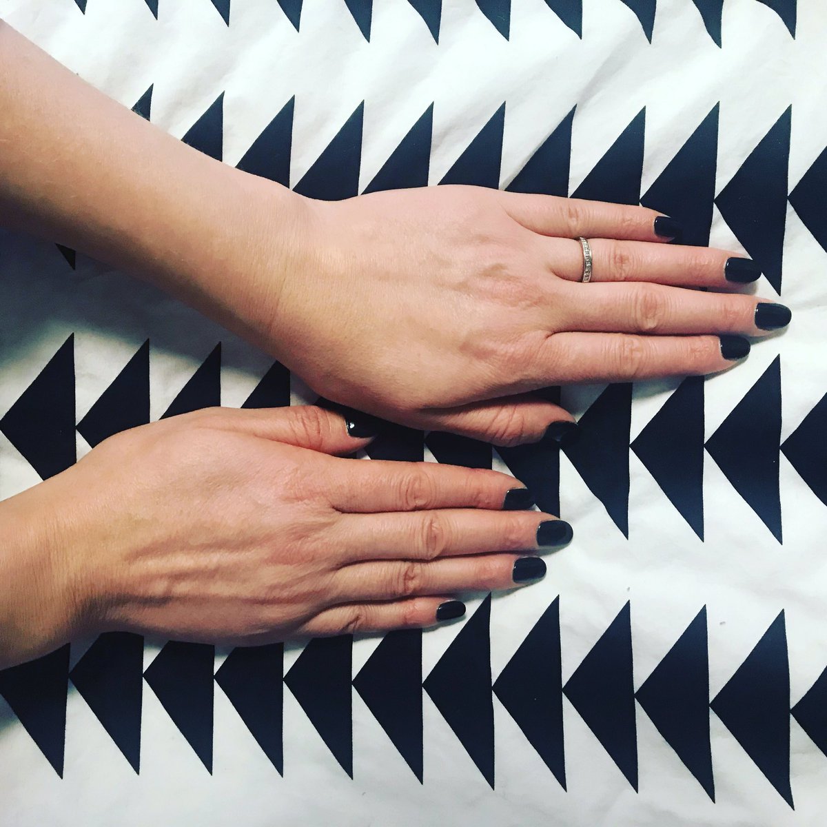 FBCspa's tweet photo. Heading into the weekend with some badass glossy black nails!
#spa #hintonburg #ottawa #shellac #manicure #pedicure #facial #sugaring #waxing #makeup #microblading #organicskincare #lashperming #lashextentions https://t.co/HWQDQlZ9bm