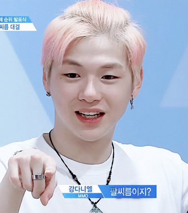 with 강다니엘 (·•︠‿•︡ ) tweet media