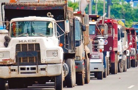 Intrant : A partir de este viernes los vehículos de carga deben transitar a no más de 70 km/h, en carril derecho y a 150 metros del vehículo que va delante  noticialibre.com/2019/01/17/int… <a href="/clafranchesca/">Claudia Franchesca</a> <a href="/INTRANT_RD/">Instituto Nacional de Tránsito y Transporte</a> <a href="/vivianodeleon1/">Viviano De León</a> <a href="/capiurtecho/">José Urtecho</a> <a href="/FernandoSued1/">Fernando Sued</a> <a href="/pousuazo/">Daniel Pou</a> <a href="/GuerreroMiguelE/">MiguelEGuerrero</a>