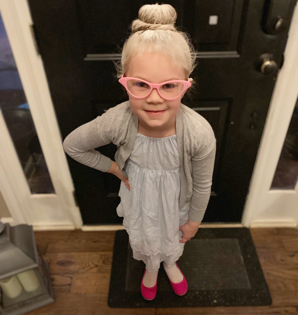 PrairieMuppetsJ's tweet photo. It’s the 100th day of school and this #bakerbear little granny is ready to rock and roll today! @MRS_OBANION RDH loves Kindergarten! https://t.co/ZjH7UmVFfU