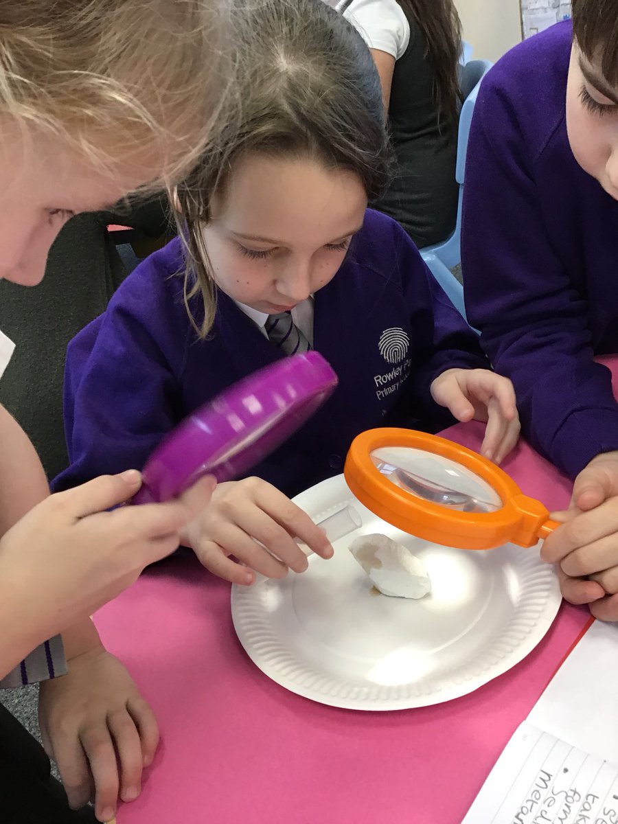 SallyMartin93's tweet image. Investigate! Investigate! Investigate! 🕵️‍♂️🕵️‍♀️Year 3 thoroughly enjoyed their rock experiment! Curiosity at its best! 😁🌍 #Science #Learnthroughdoing #Fairtest @RowParkAcademy