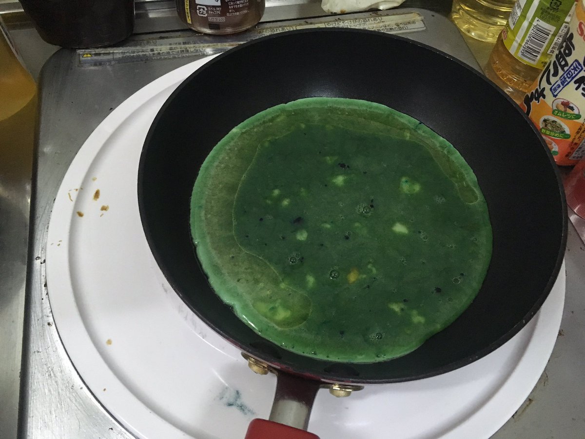 うえやん うん おいしい そしてこれが青の着色料混ぜて作った卵焼き 緑になってしまった うえやん うん おいしい そしてこれが青の着色料混ぜて作った卵焼き 緑になってしまった