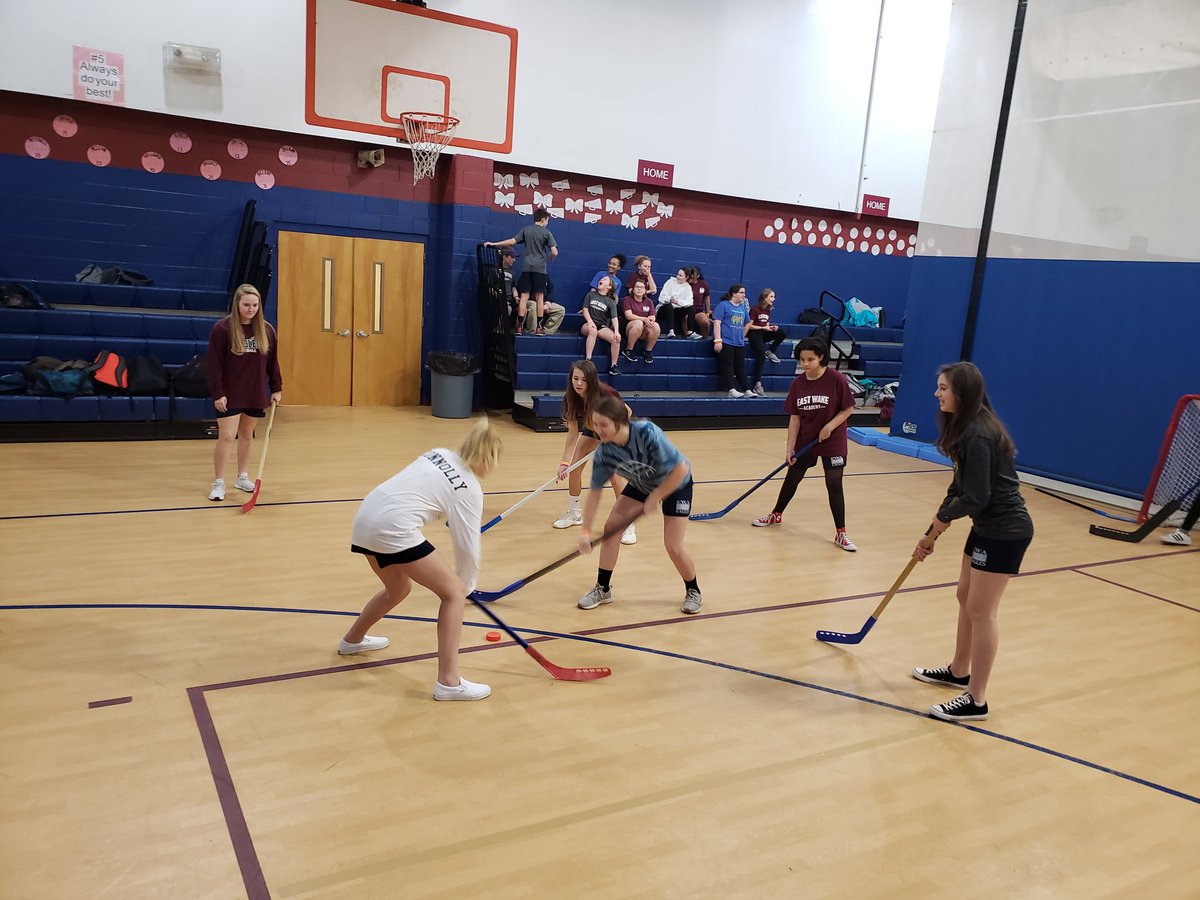 CoachRuth5's tweet photo. Old Time Hockey! https://t.co/mwuFwPezyL