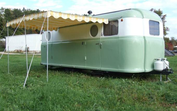 Sweet #TBThursday Vintage Trailer 1949 Palace Royale #travel #rvlife #trailerlife #camping #ThursdayThoughts <a href="/RoamingTimes/">Roaming Times RV🏞️</a> <a href="/whyrvalone/">Why RV alone🏞️</a> <a href="/RVingTimes/">RVing Times 🏞️</a>
