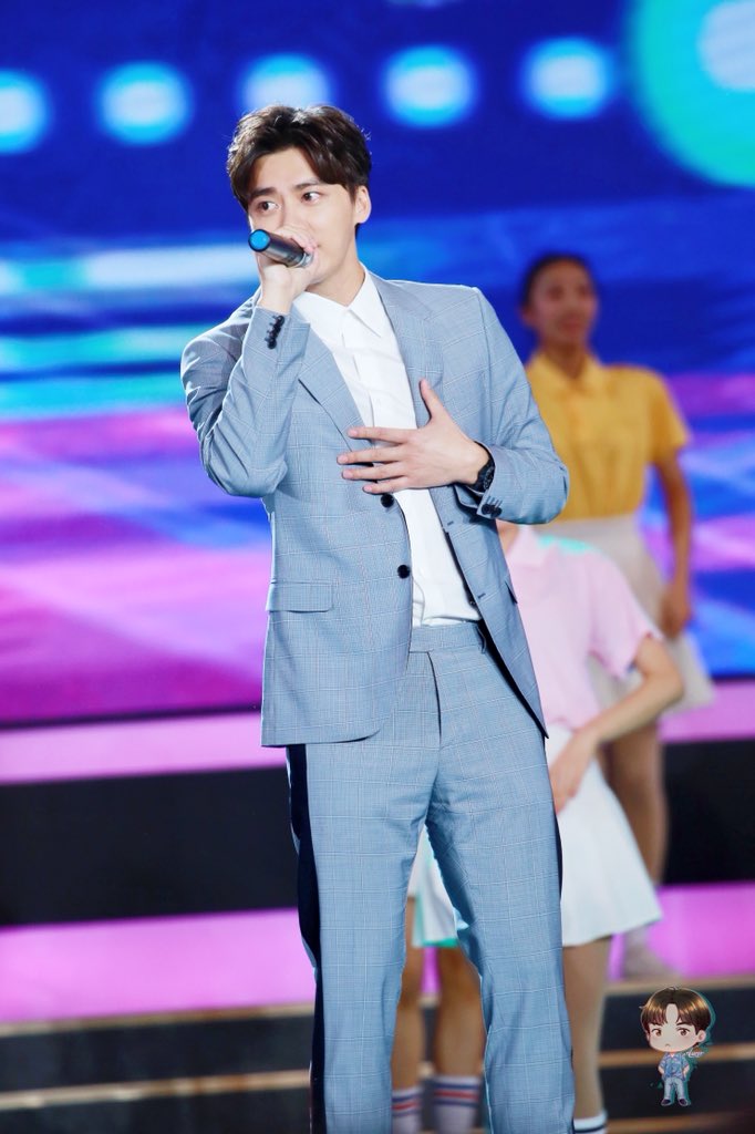 Shirlery1's tweet photo. #liyifeng #李易峰 今日受邀参加
#百花迎春# 中国文学艺术界2019春节大联欢礼赞新时代，唱响中国梦❤️ https://t.co/v9Qoovh9EC