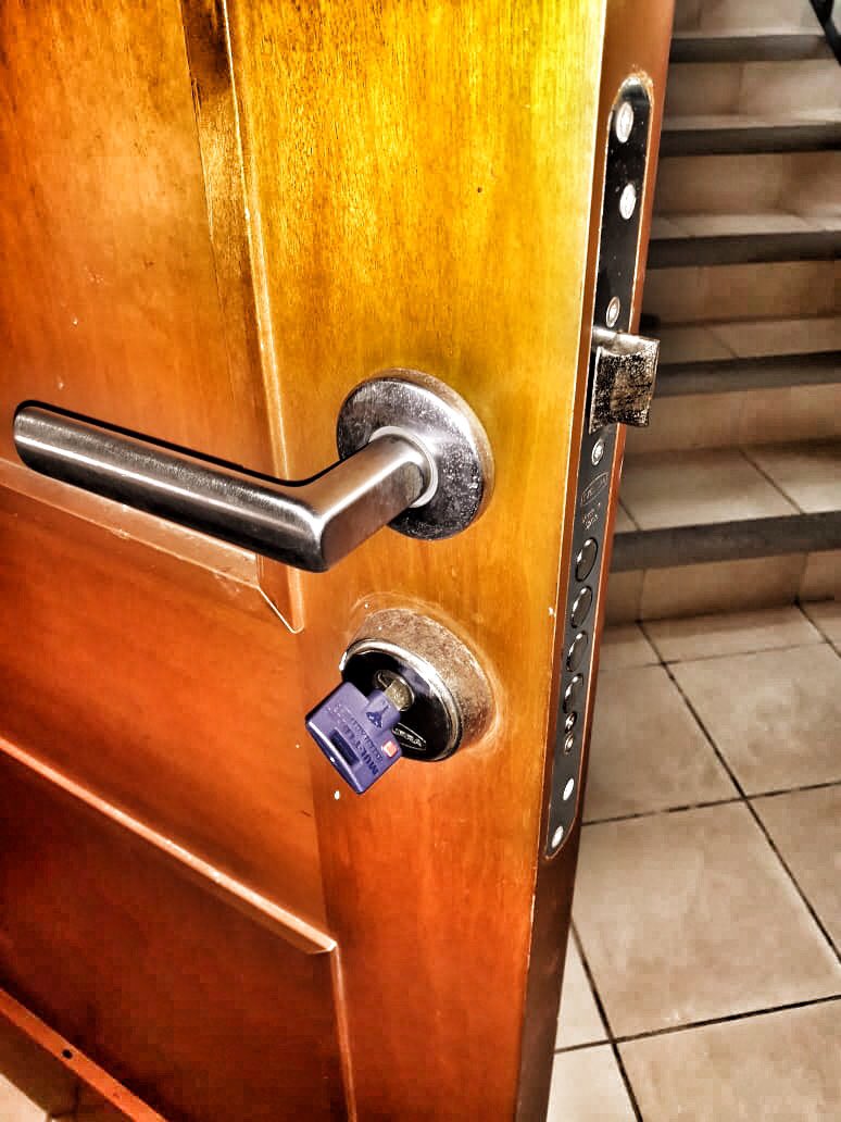 Csantc's tweet photo. RT @magnoliapty: CAMBIO DE CILINDRO POR CILINDRO MUL-T-LOCK ... A veces no te entregan tu casa con el mejor cilindro, cámbialo por uno que realmente te haga sentir seguro. #MulTLock #MulTLockPanamá #TallerMagnolia #Cerrajeros #CerrajeríaMagnolia #Cerraje… https://t.co/Jf3dhsRee6