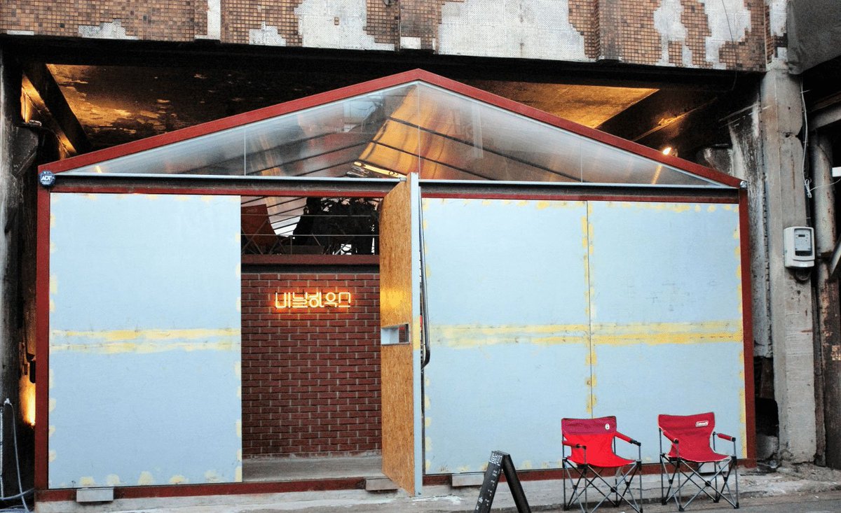 Learn about Seoul’s recent trend of transforming old industrial factories and warehouses into new, hip cultural spaces in our latest blog post by our APAC #Retail experts Glenn Yang &amp; Karis Kim >> whatsnextcw.com/seoul-loves-re… #CWretail #KoreanRetail