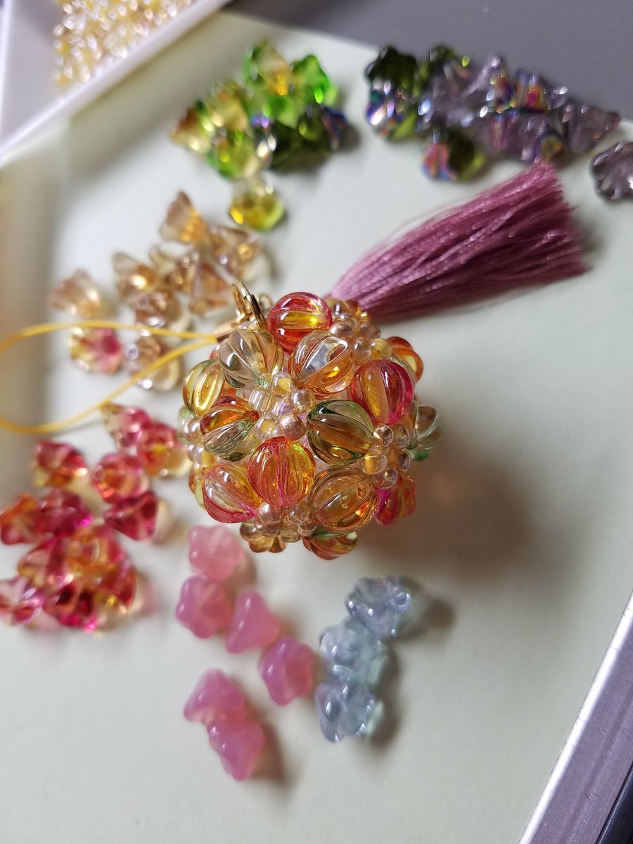 ずんだ餅 お座敷工場長 No Twitter 配信やるか迷ってる間に時間切れ 3 ビーズアクセサリー ビーズボール ハンドメイド キーホルダー ストラップ チェコビーズ ファイアポリッシュ