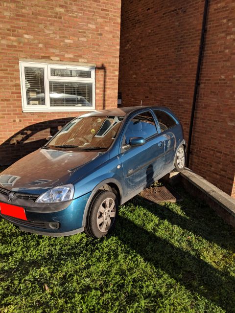 tvprp's tweet photo. #Maidenhead. Really not a good idea to leave a car mad child in your car whilst you're outside of it. #handbrakerelease. Nobody hurt and a relieved Mum! #P640Ingram #P6775Bushell #TTCShift https://t.co/vPYaSi6mNU