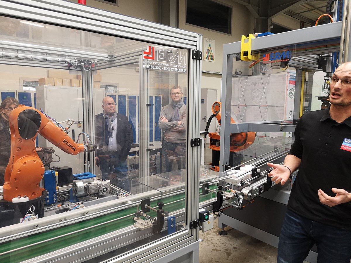 GessenJc's tweet photo. Partenariat #poleemploi Loire Haute Loire, #uimm Loire. Visite des locaux du CFAI Loire pour appréhender les métiers et atténuer les difficultés de recrutement dans le secteur le la métallurgie. https://t.co/CbVLTI7Y4r