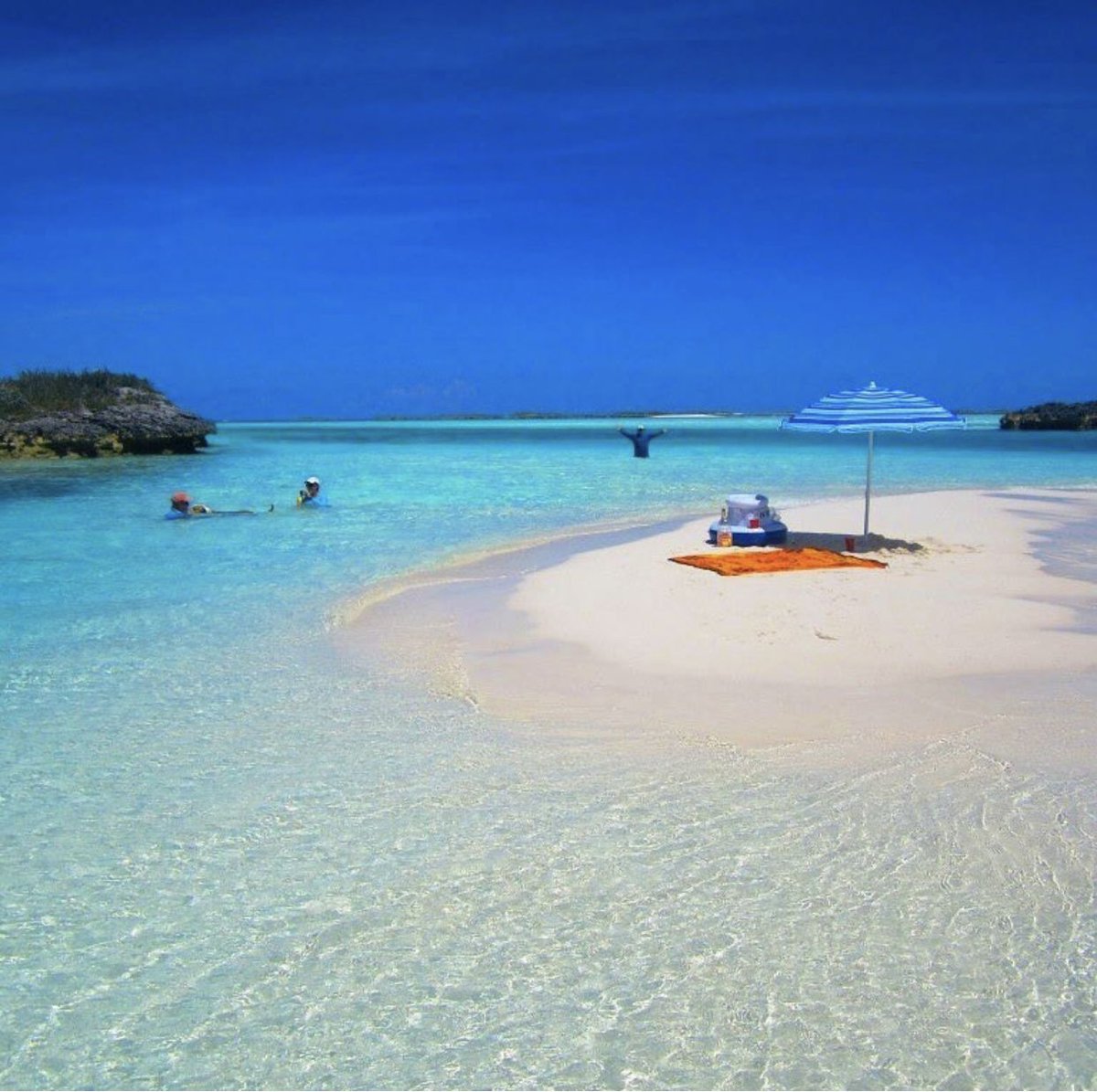 The best thing about traveling by boat is that you can make any sandbar your own private island for the day. Epic Yacht Charters. buff.ly/2FwIz8t #rsrepicyacht #justgo #castawayclub #luxuryvacation #allinclusive #luxuryyachts #boatlife #saltlife #travelmore #epicvacation