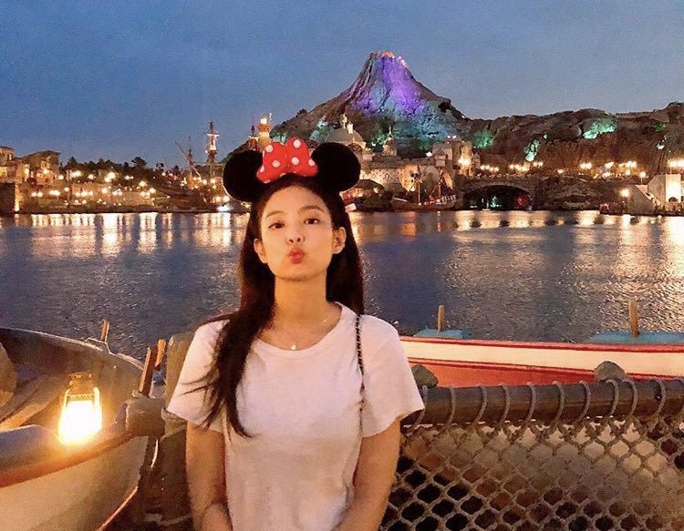 _hococo's tweet image. happiest birthday to u ninii!! sorry for this late greetings but i wish u all the best and be happy always, we support you no matter what. i love youuuu xx 
#ShiningJennieDay