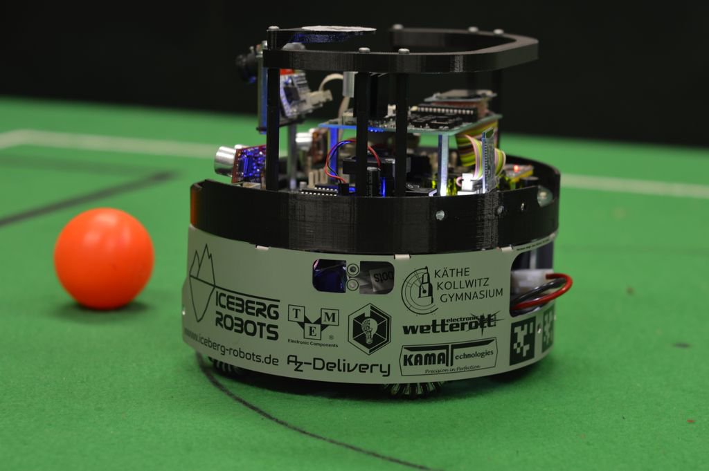IcebergRobots's tweet photo. Unser Roboter für die nächste Saison ist fast fertig gebaut. Wir haben einige neue Innovationen eingebaut. Seid gespannt! #RoboCup https://t.co/YlXpcW1UjS
