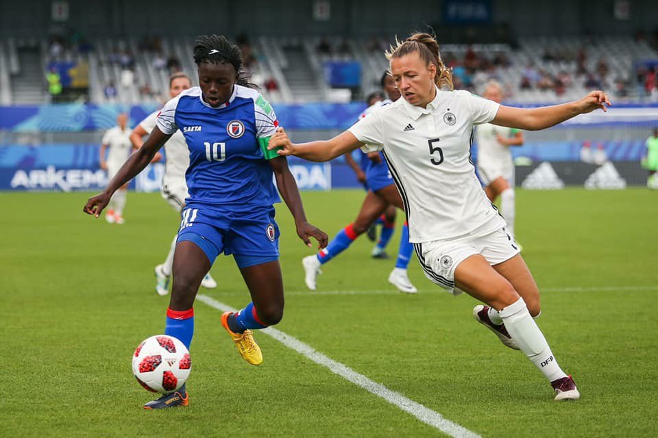 Haititempo's tweet photo. Happy Birthday, Nérilia Mondésir! #Nerigol 🇭🇹⚽️🎉🎁💯 #20ans https://t.co/uUw28hCwDA