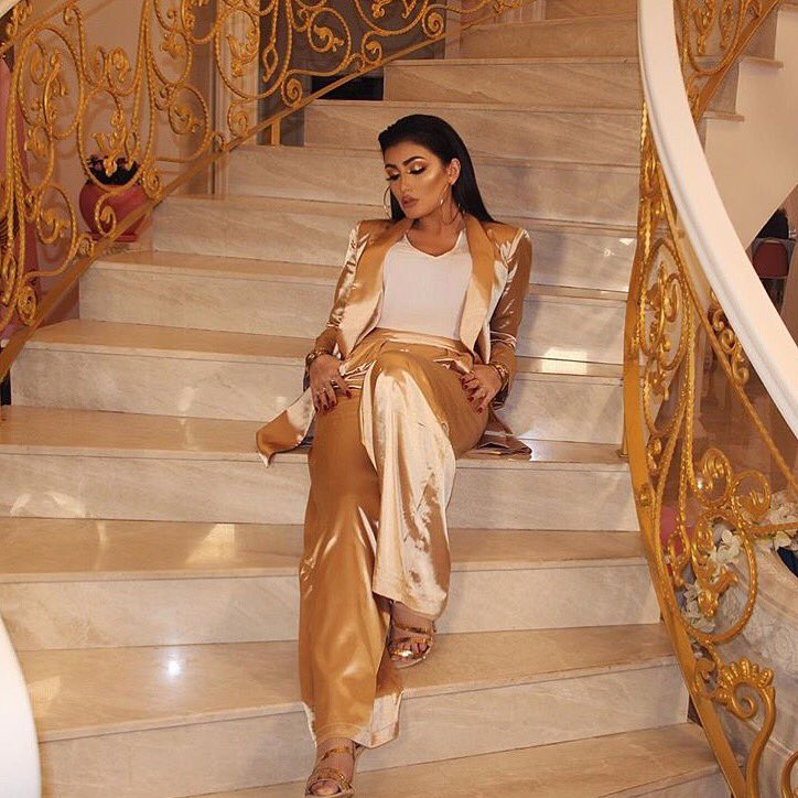 slayhellyluv's tweet photo. BO$$BABE 👑😍 @HellyLuv https://t.co/DNvJ4NRMTz