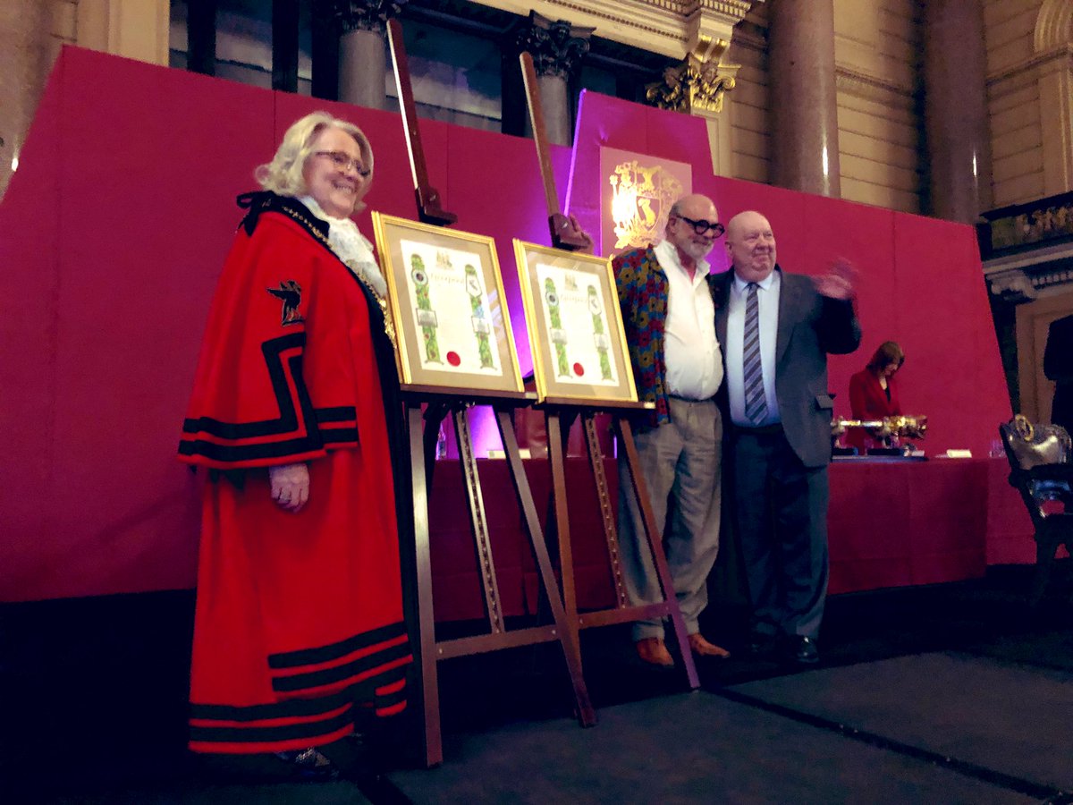 TheGuideLpool's tweet image. Here he is! #FreedomOfTheCity #LiverpoolGiants #JeanLuc ❤️