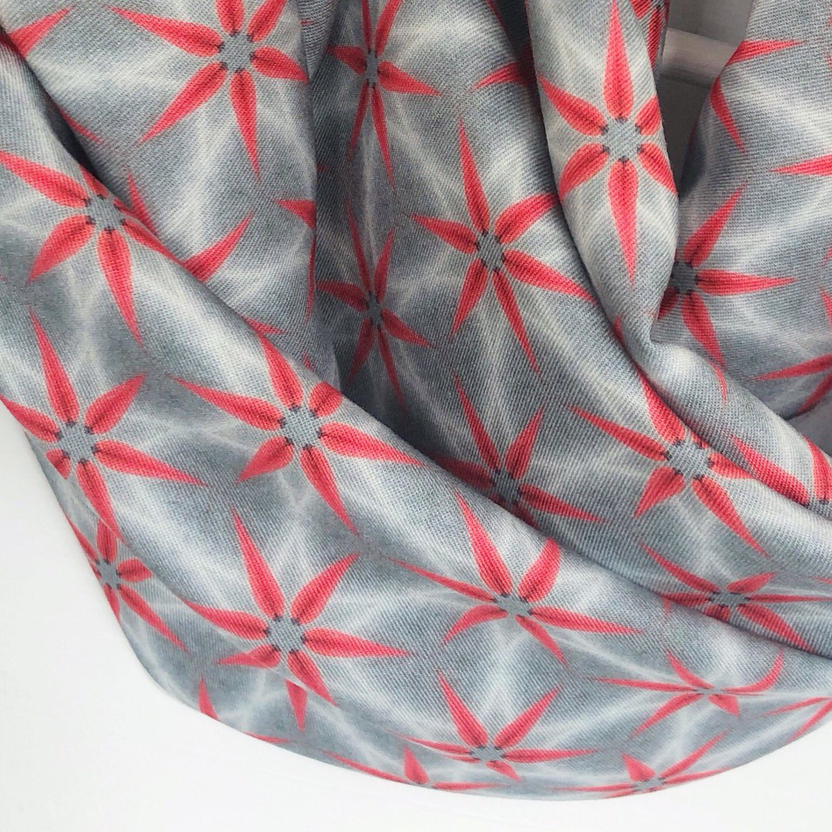 AkikosmoodS's tweet image. Le corail est la couleur de l’année !
Découvrez notre tissu IntenseSubtle, en vente au mètre sur notre site et en promo jusqu’à la fin du mois! Profitez en viiiiiite!!!!!!akikosmood.com #fabric #tissu #designtextile #akikosmood