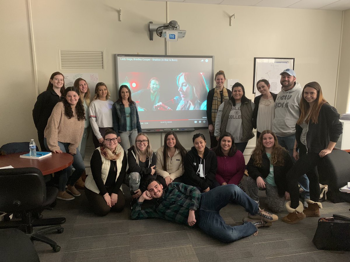 sheehank11's tweet photo. #Edu351 Scholars making learning visible on questioning (literal, inferential, and metacognitive) #projectzero @MolloyCollege #gallerywalk #100%engagement https://t.co/v8iqdBTZFo